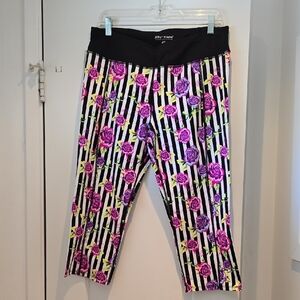 Betsey Johnson Black and Pink Floral Leggings. XL